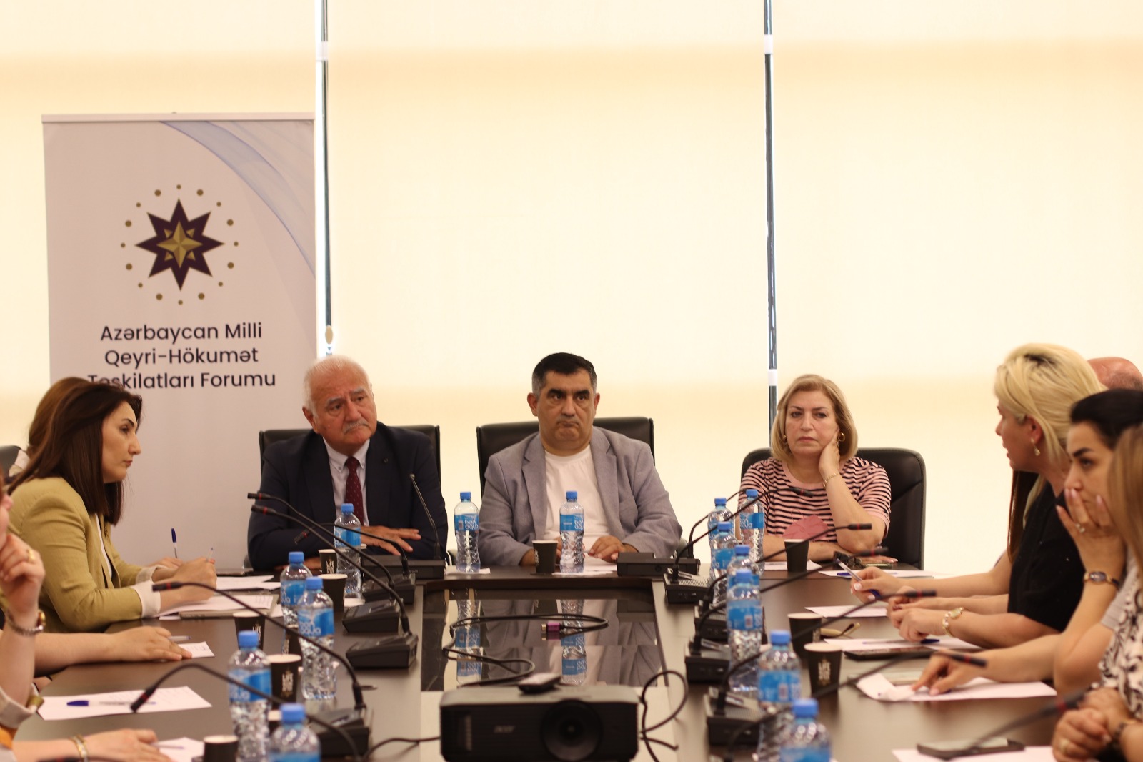 İctimai Şuranın üzvləri ilə məktəb direktorları arasında görüş keçirilib