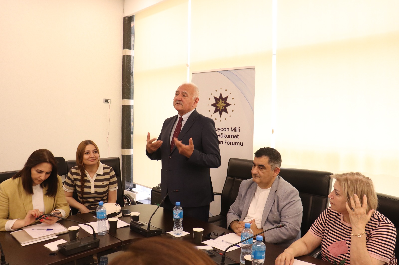 İctimai Şuranın üzvləri ilə məktəb direktorları arasında görüş keçirilib