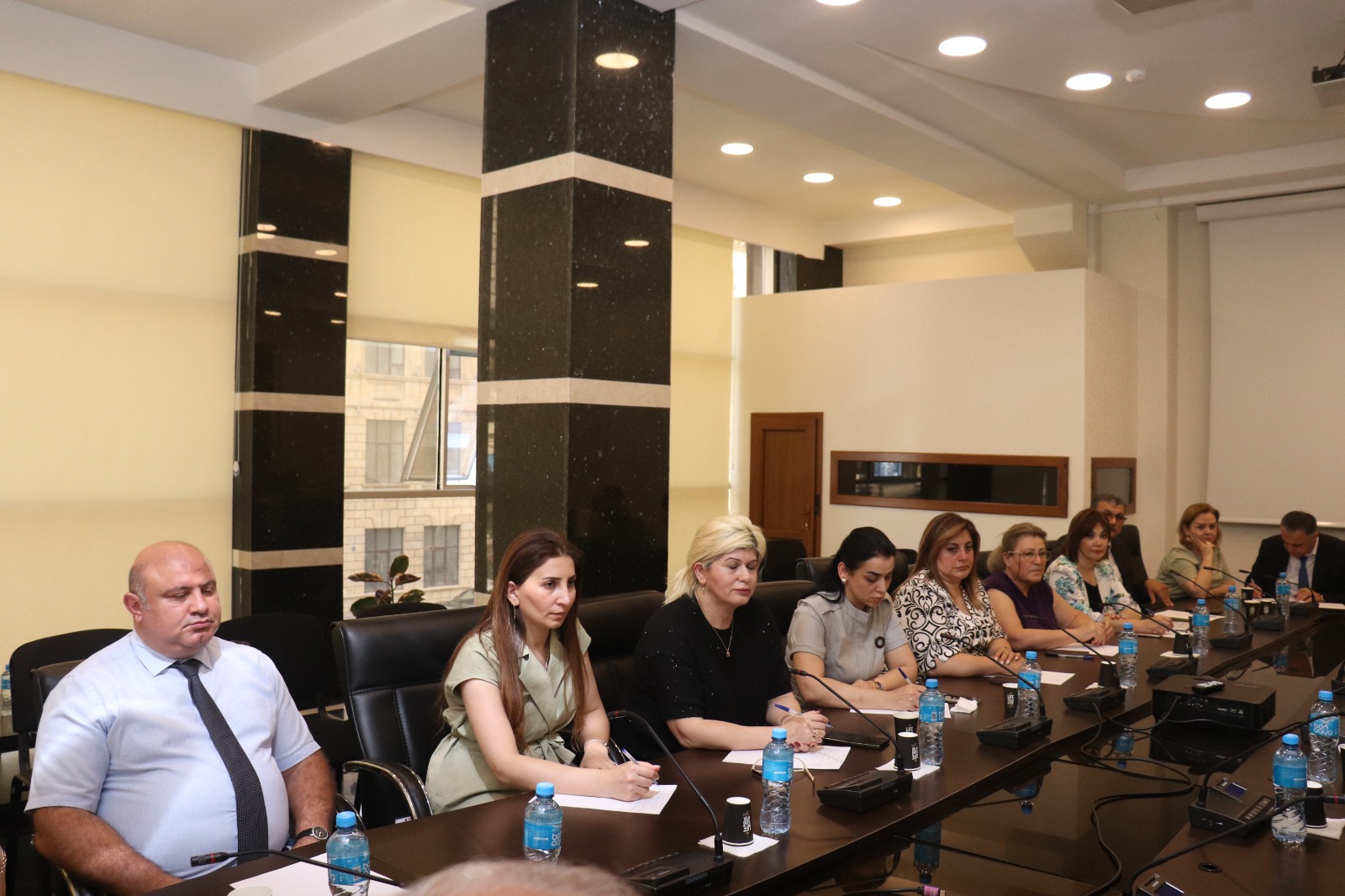 İctimai Şuranın üzvləri ilə məktəb direktorları arasında görüş keçirilib