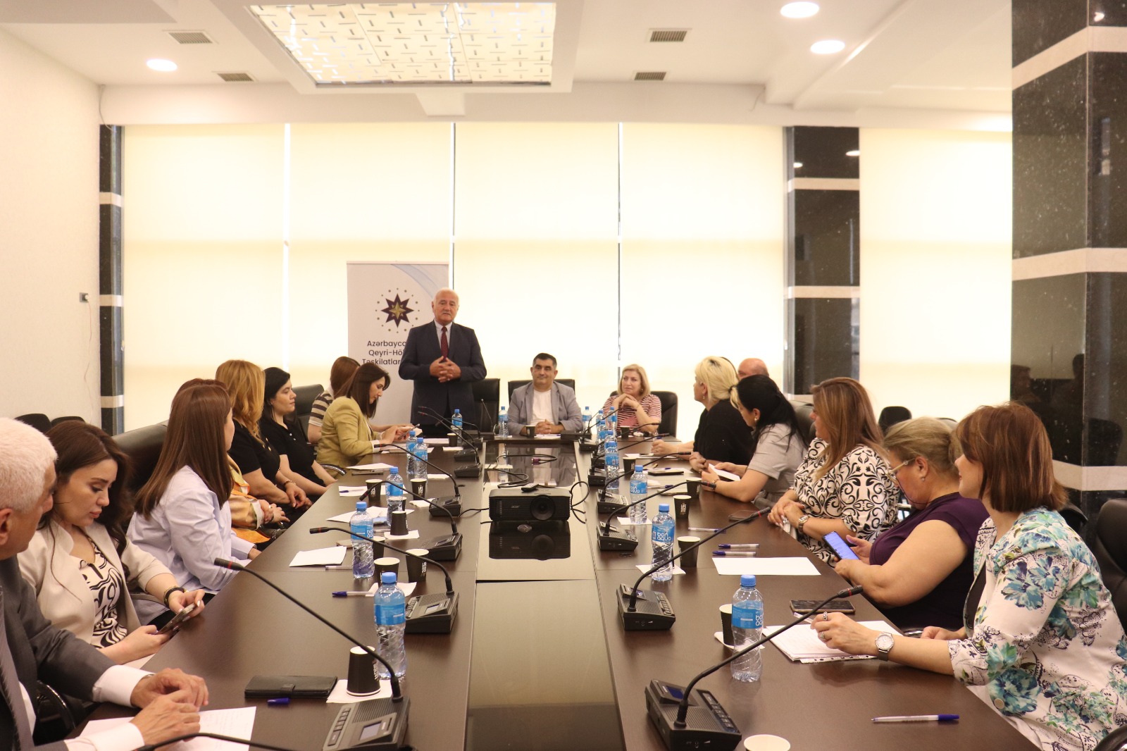 İctimai Şuranın üzvləri ilə məktəb direktorları arasında görüş keçirilib