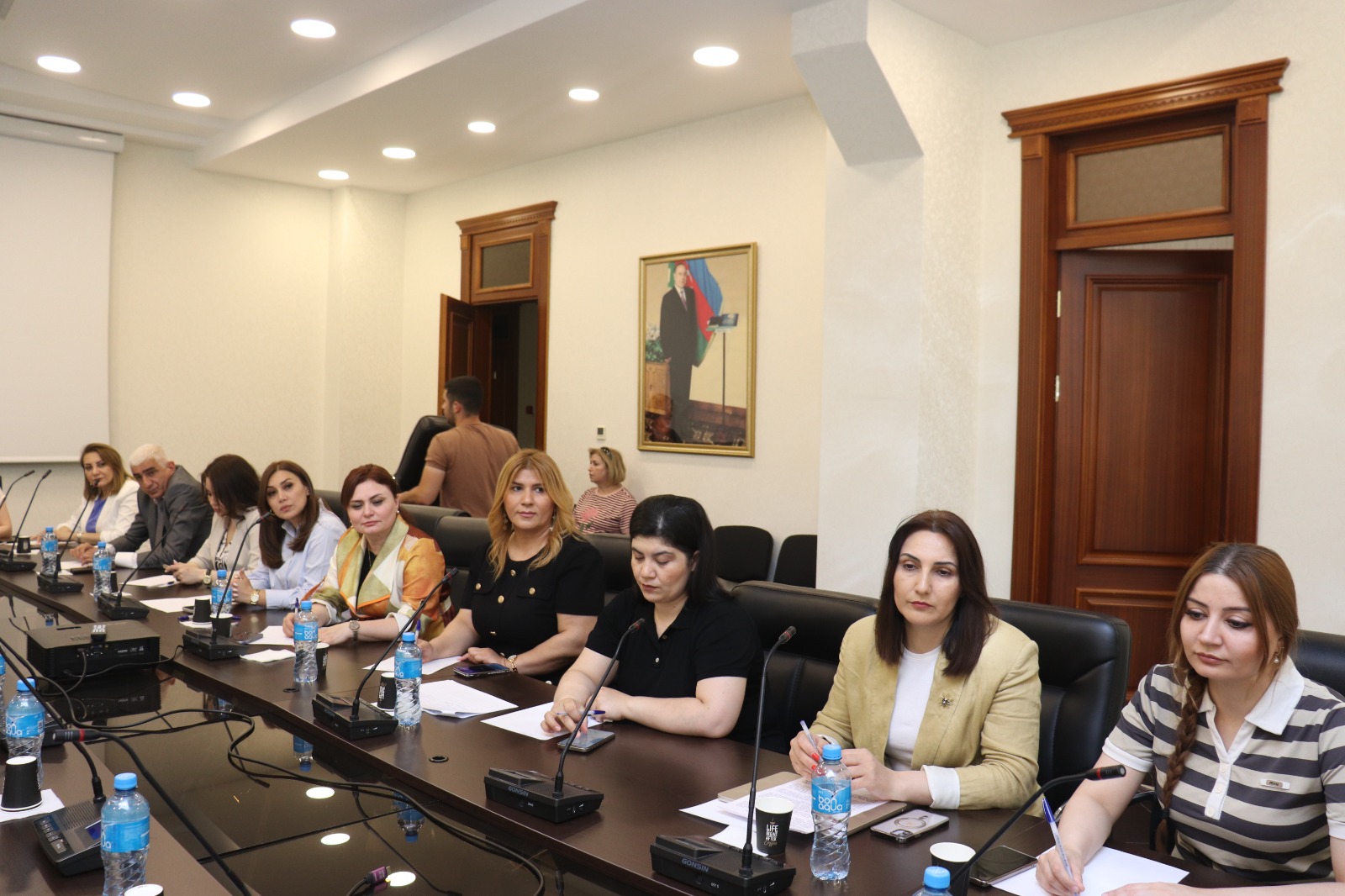 İctimai Şuranın üzvləri ilə məktəb direktorları arasında görüş keçirilib