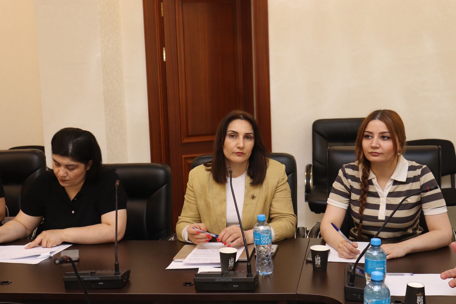 İctimai Şuranın üzvləri ilə məktəb direktorları arasında görüş keçirilib