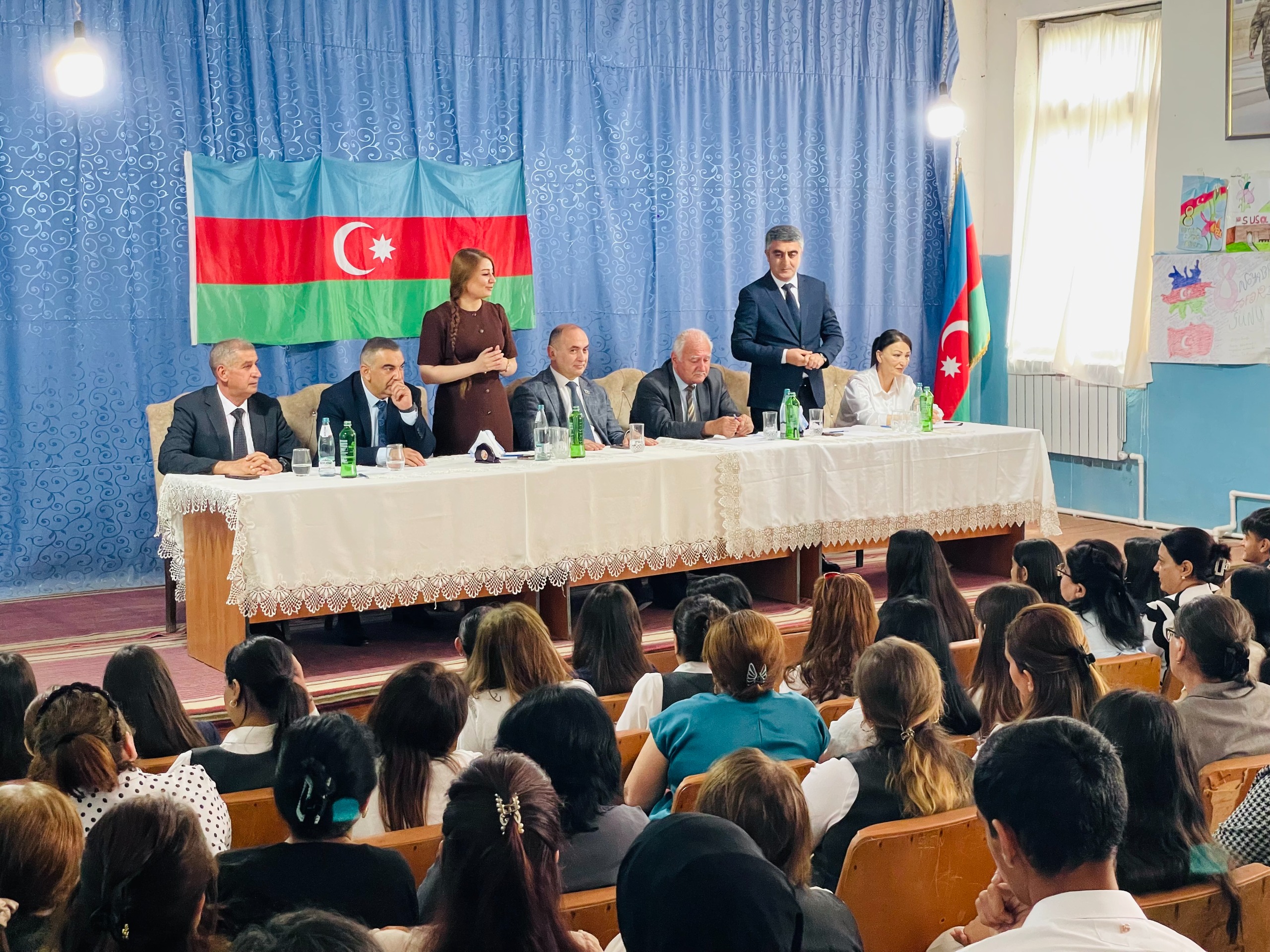 İctimai Şuranın üzvləri müəllim və şagirdlərlə görüşüblər