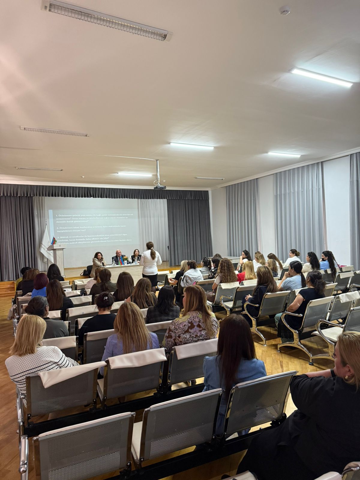 İctimai Şuranın üzvləri valideynlərlə görüşüblər