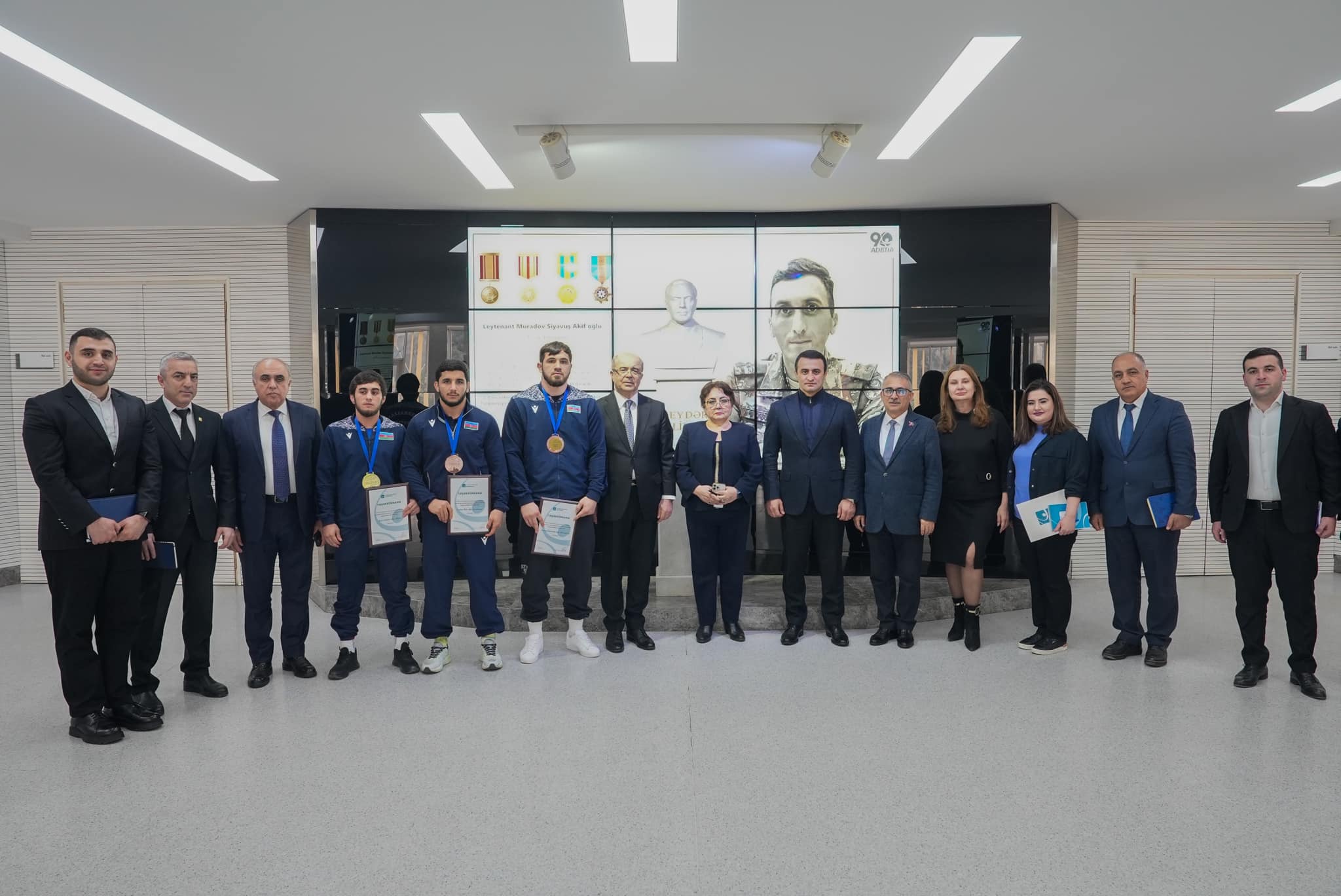 İdman Akademiyasında güləş üzrə yüksək nəticə göstərmiş tələbələrlə görüş keçirilib