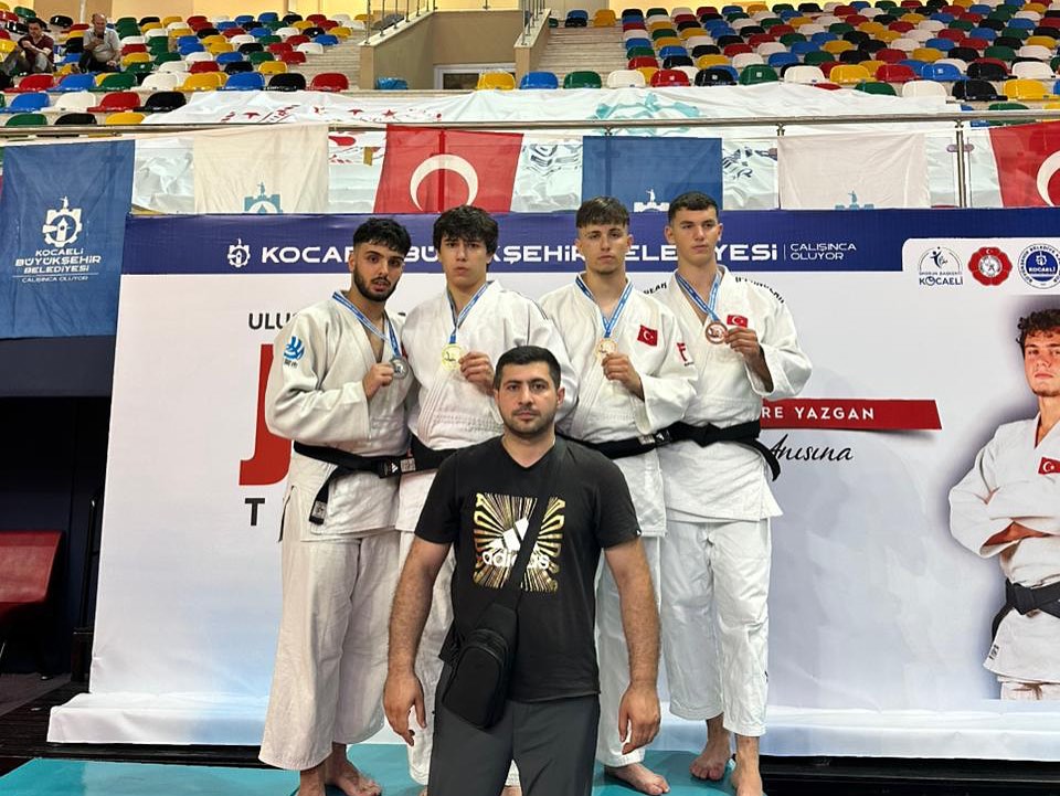 İdmançılarımız beynəlxalq yarışda 8 medal qazanıblar