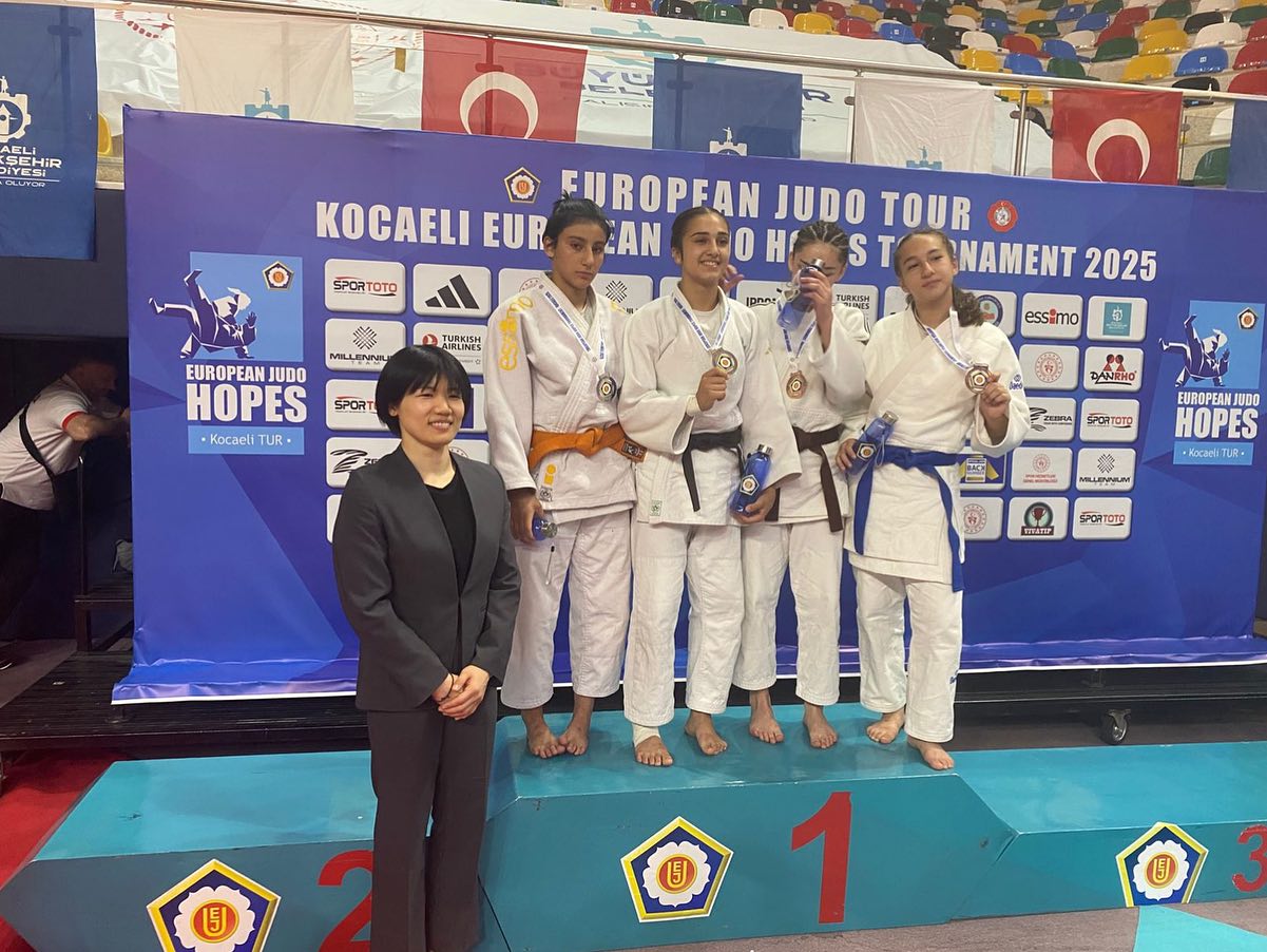 İdmançılarımız beynəlxalq yarışda 8 medal qazanıblar