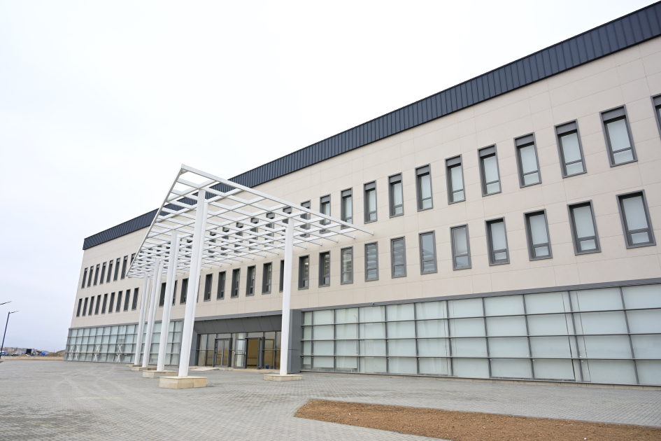 İlham Əliyev Ağdam şəhər 1 nömrəli tam orta məktəbdə aparılan tikinti işləri ilə tanış olub