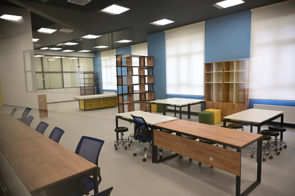 İlham Əliyev Ağdam şəhər 1 nömrəli tam orta məktəbdə aparılan tikinti işləri ilə tanış olub