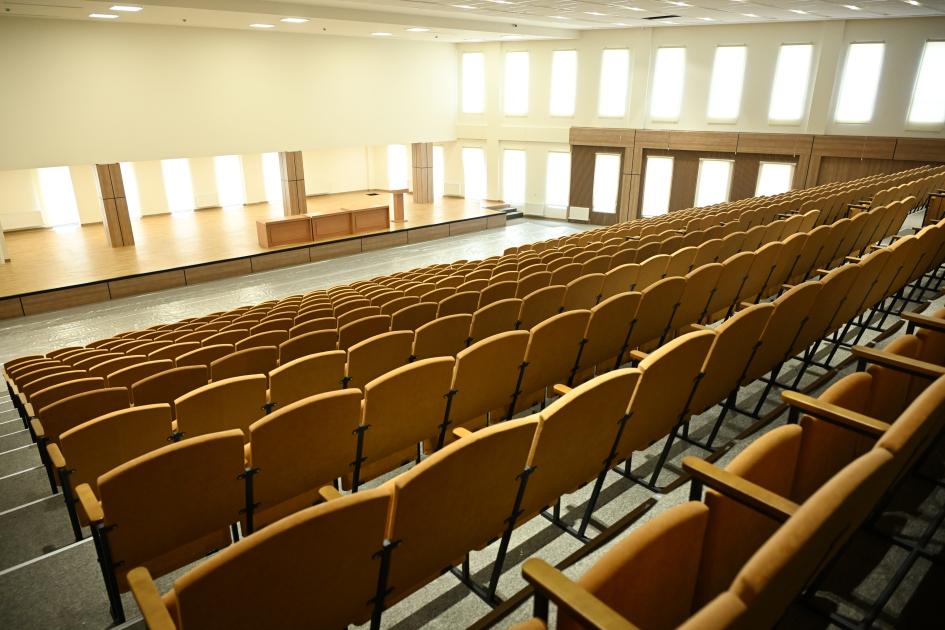 İlham Əliyev Ağdam şəhər 1 nömrəli tam orta məktəbdə aparılan tikinti işləri ilə tanış olub