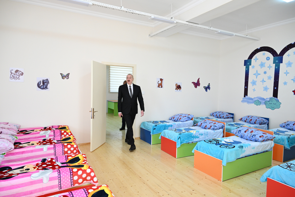 İlham Əliyev Ağdamın Kəngərli kəndində körpələr evi-uşaq bağçasının açılışında olub