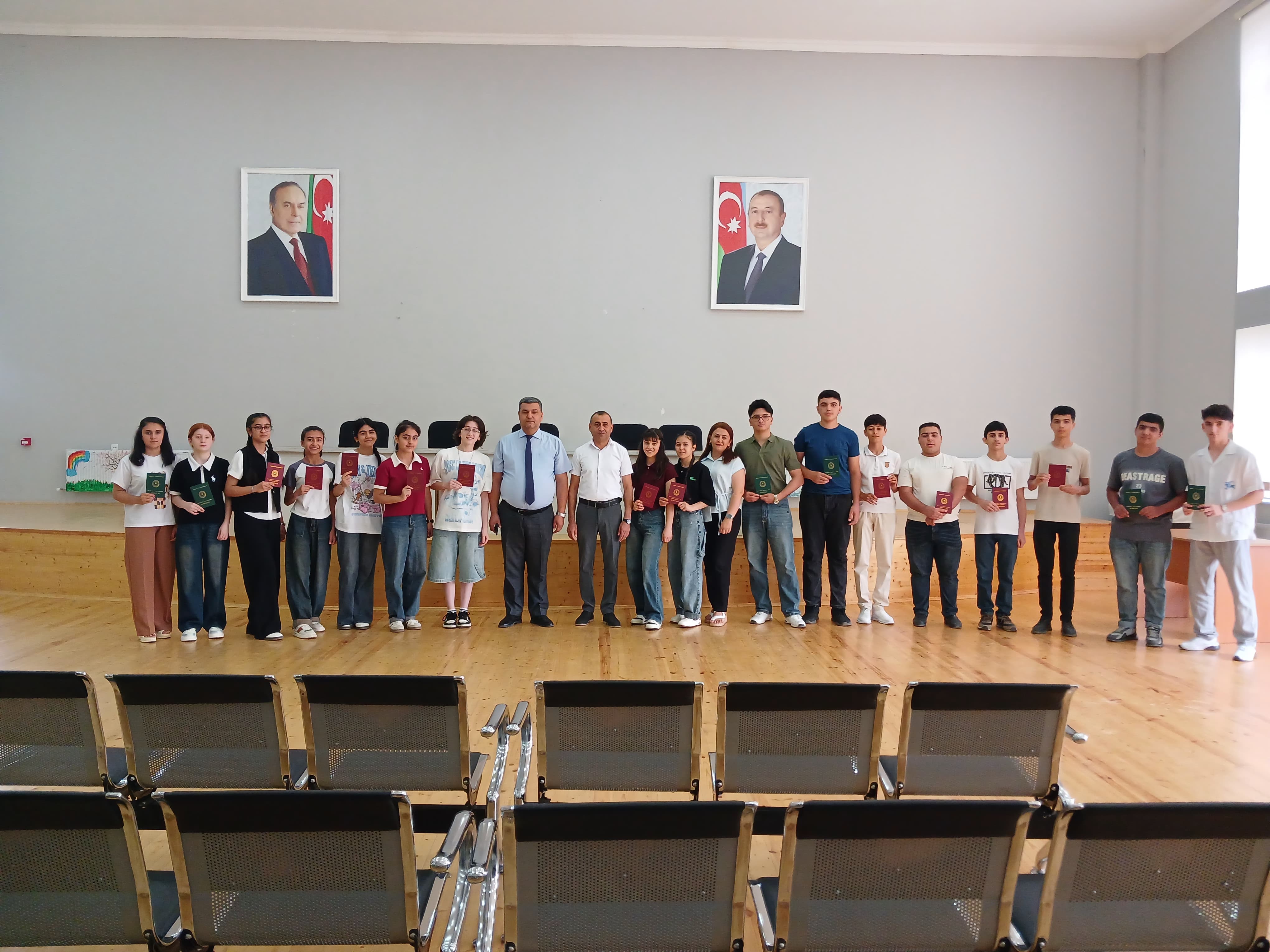 İlk lisey sinfindən uğurlu nəticə: 23 şagirdin 13-ü fərqləndi