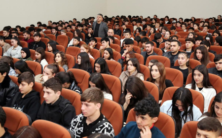 ETİHİ tərəfindən Gəncədə tələbələrlə maarifləndirici görüş keçirilib 