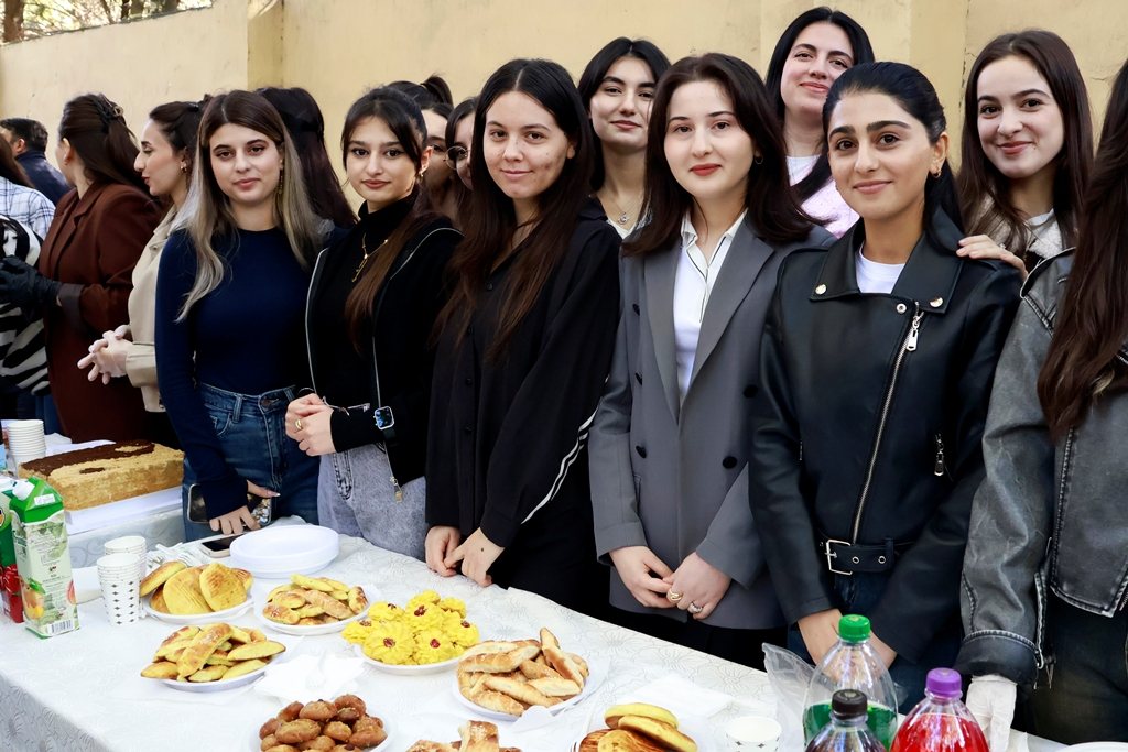 MDU-da inklüzivliyə dəstək məqsədilə rəsm sərgisi keçirilib