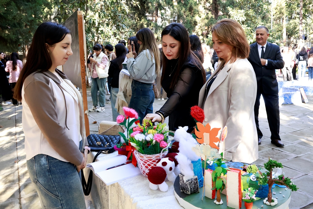 MDU-da inklüzivliyə dəstək məqsədilə rəsm sərgisi keçirilib