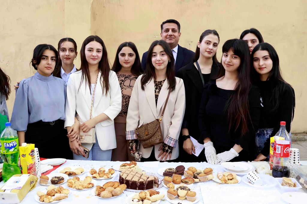 MDU-da inklüzivliyə dəstək məqsədilə rəsm sərgisi keçirilib