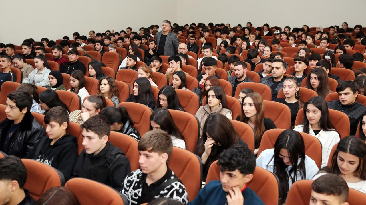 ETİHİ tərəfindən Gəncədə tələbələrlə maarifləndirici görüş keçirilib