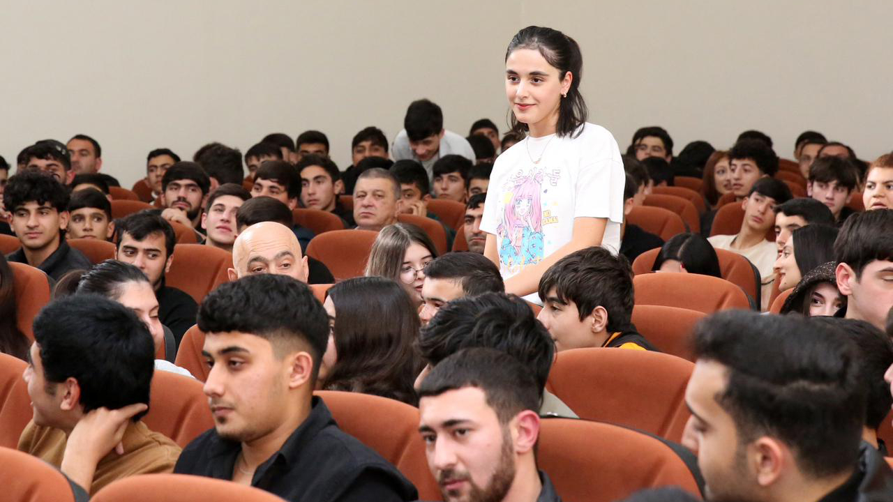 ETİHİ tərəfindən Gəncədə tələbələrlə maarifləndirici görüş keçirilib