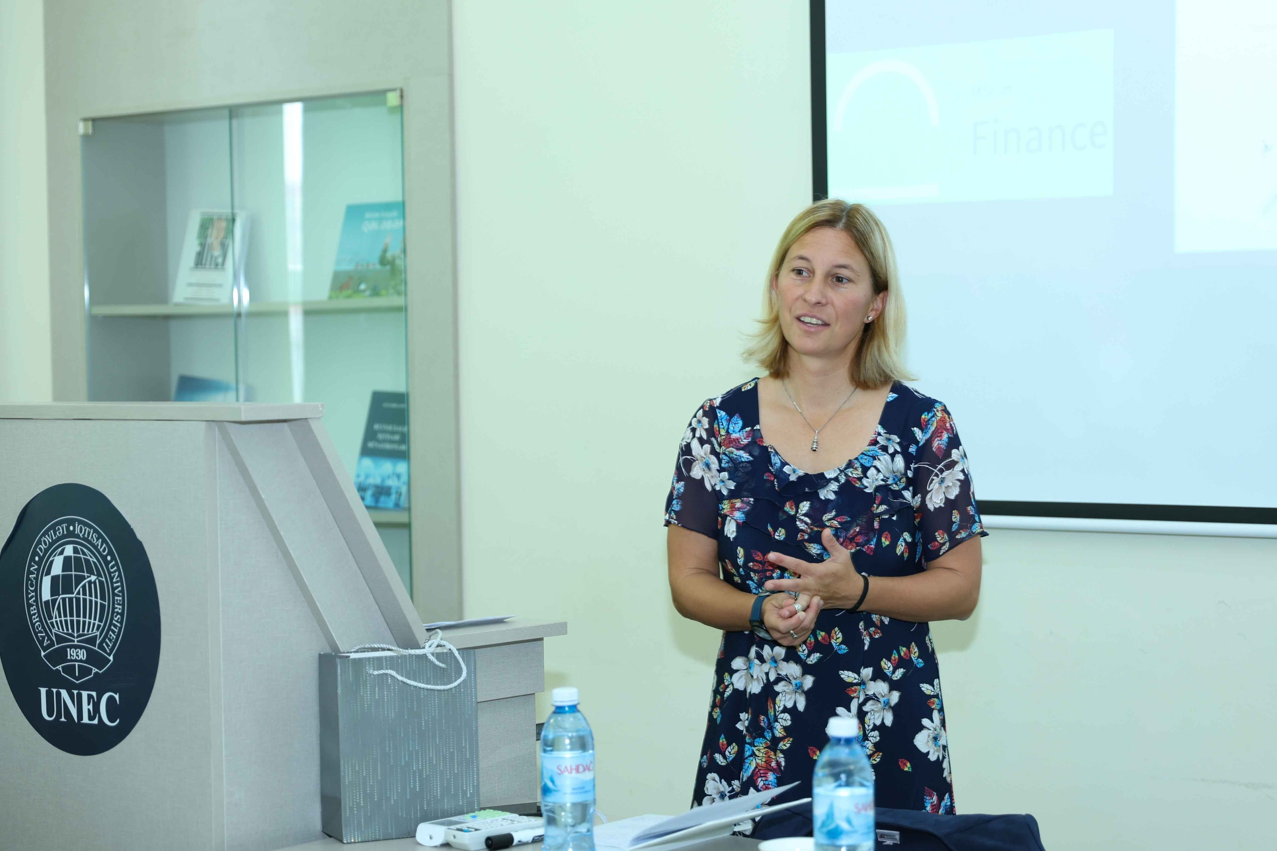 Nüfuzlu universitetin dosenti SABAH tələbələrinə master-klas keçib