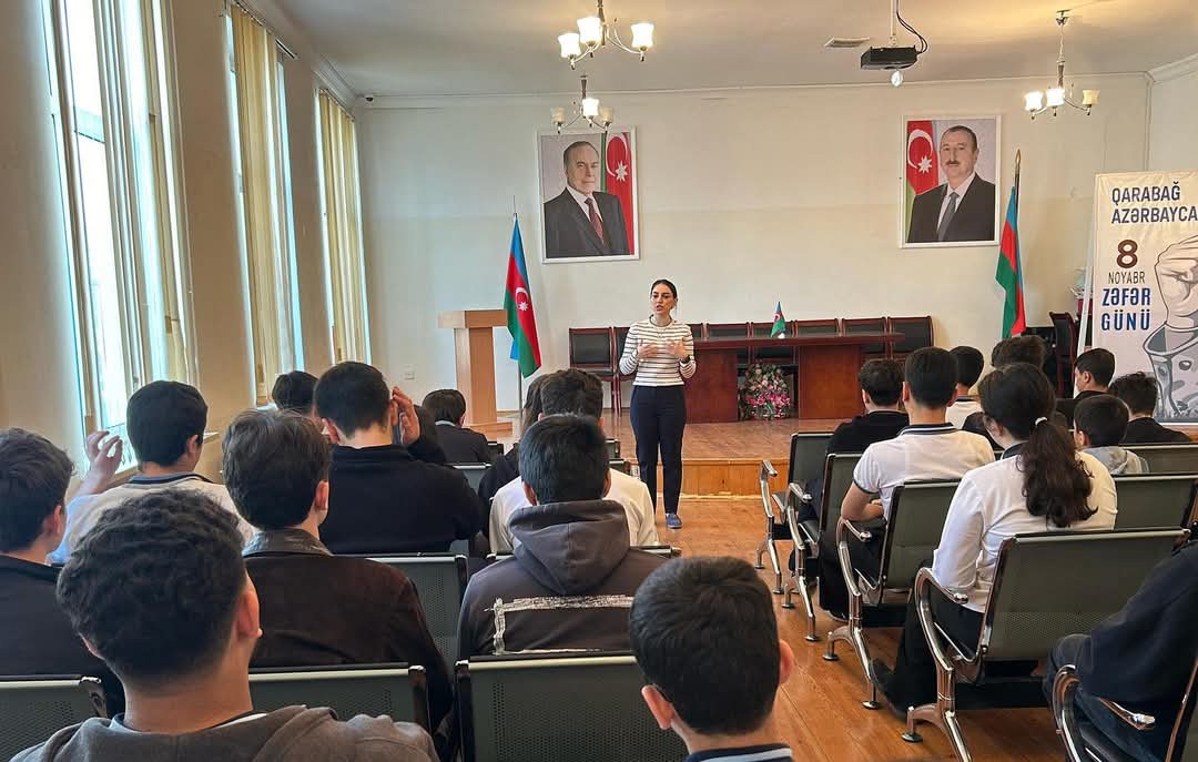 “İmtahanqabağı stres və onun idarə olunması” mövzusunda təlimlər keçirilib