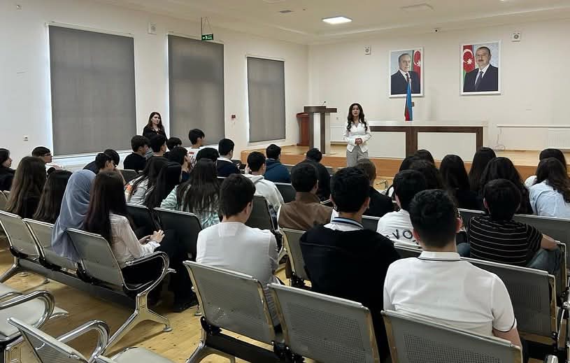 “İmtahanqabağı stres və onun idarə olunması” mövzusunda təlimlər keçirilib