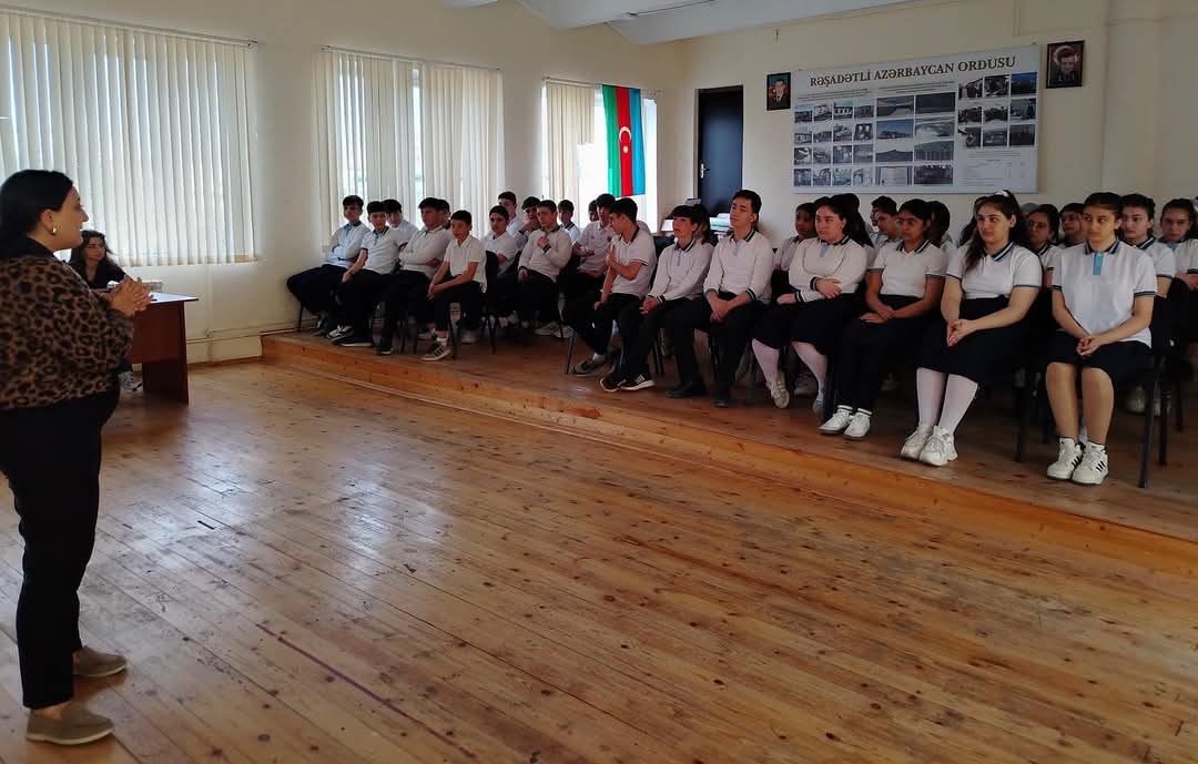 “İmtahanqabağı stres və onun idarə olunması” mövzusunda təlimlər keçirilib