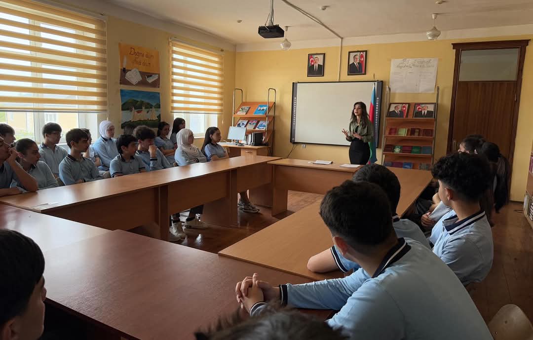 “İmtahanqabağı stres və onun idarə olunması” mövzusunda təlimlər keçirilib