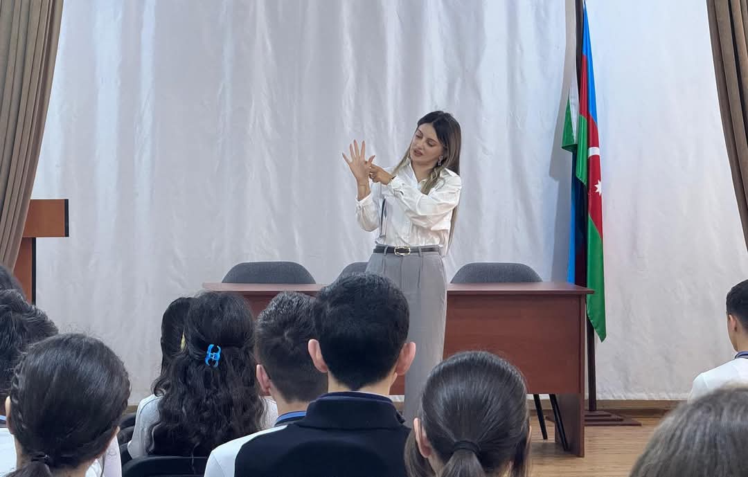 “İmtahanqabağı stres və onun idarə olunması” mövzusunda təlimlər keçirilib