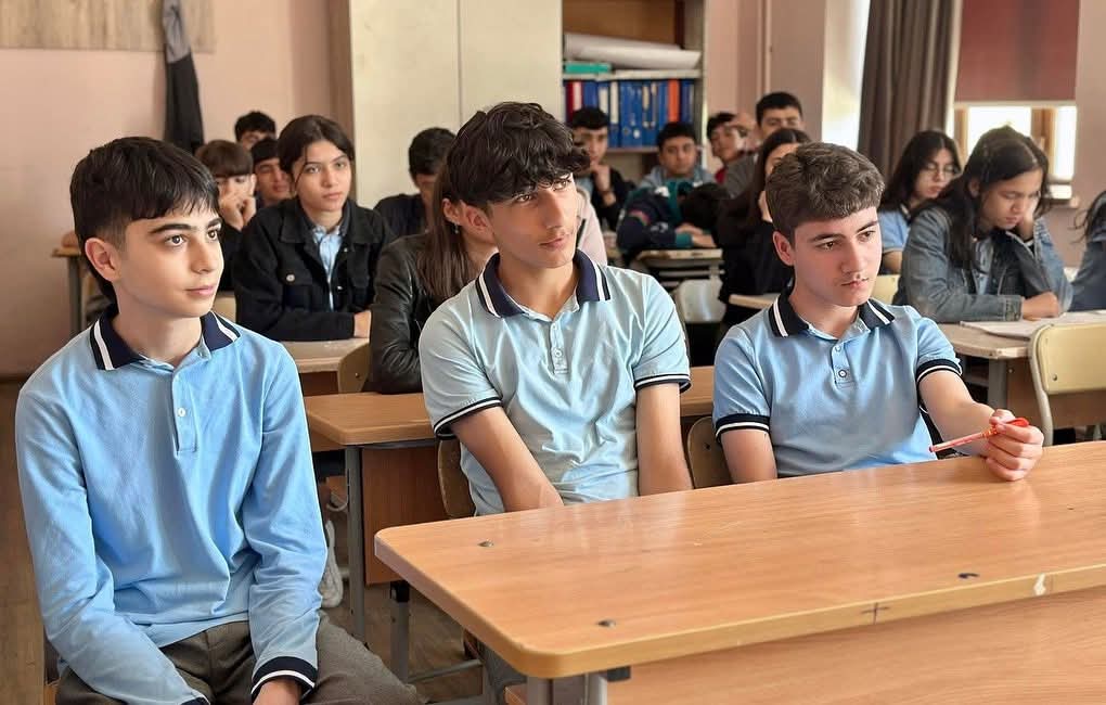 “İmtahanqabağı stres və onun idarə olunması” mövzusunda təlimlər keçirilib