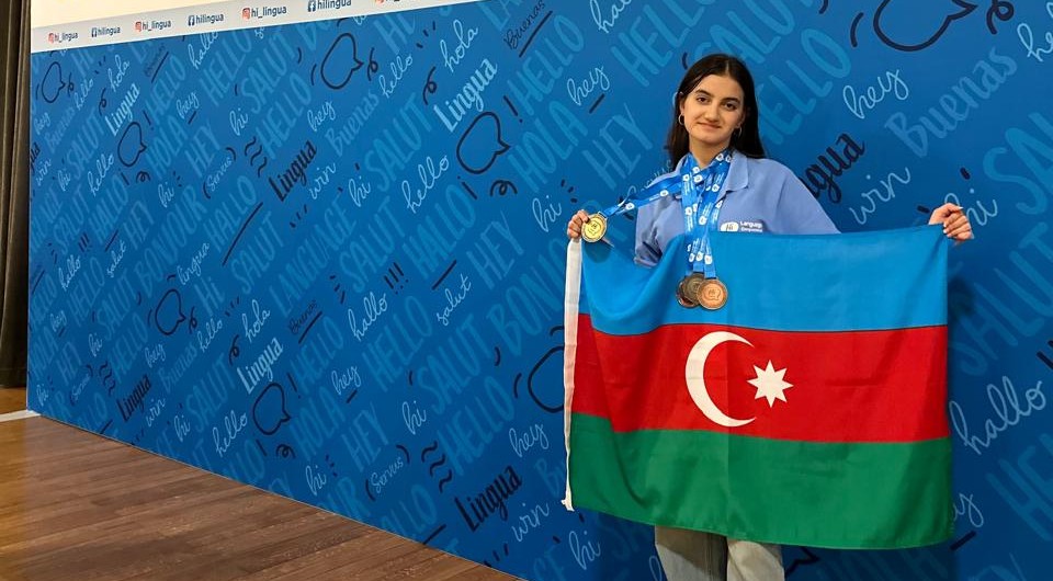“İngilis dilini öyrənmək mənə zövq verir” – Olimpiadada 4 medal qazanan məktəbli 