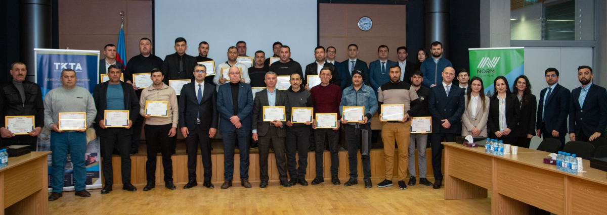 İnşaat ustalarına peşə ixtisasını təsdiqləyən sənədlər təqdim edilib 