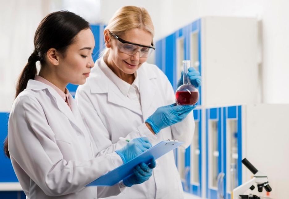 İnsanlar qadın alimlərə daha çox inanırlar 