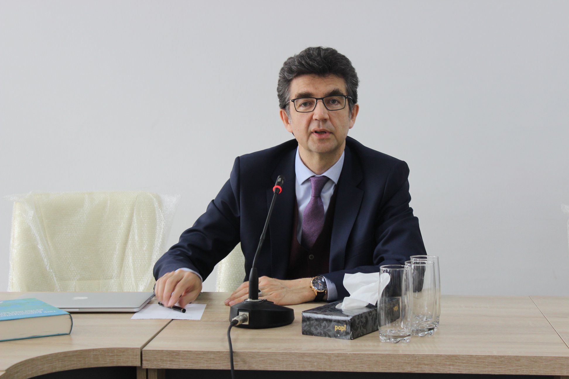 İnstitut rəhbəri: Sosial şəbəkələr və süni intellekt ənənəvi təhsil modellərinin dəyişməsinə çağırışdır 