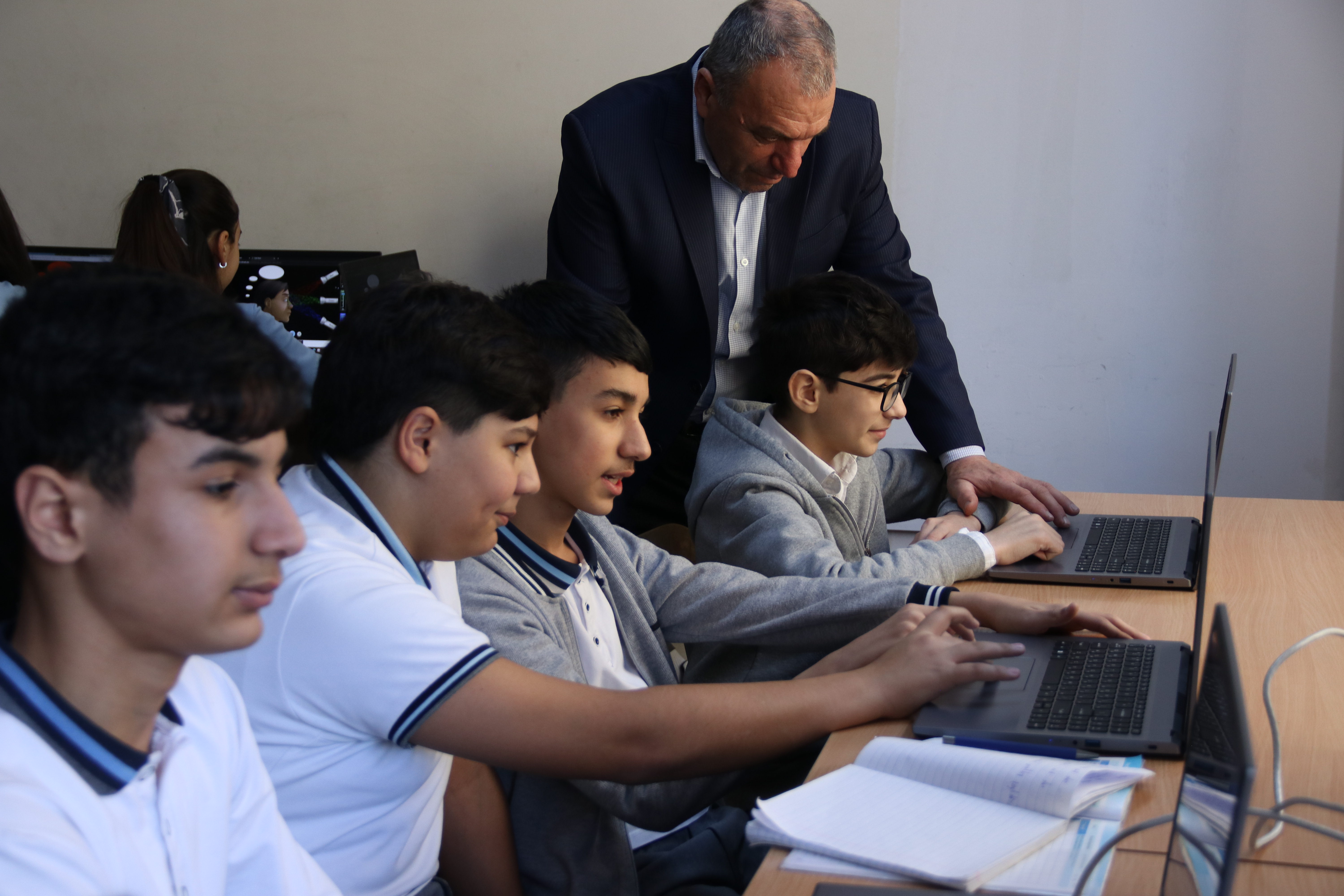 “İnteraktiv biologiya” layihəsi uğurla yekunlaşıb