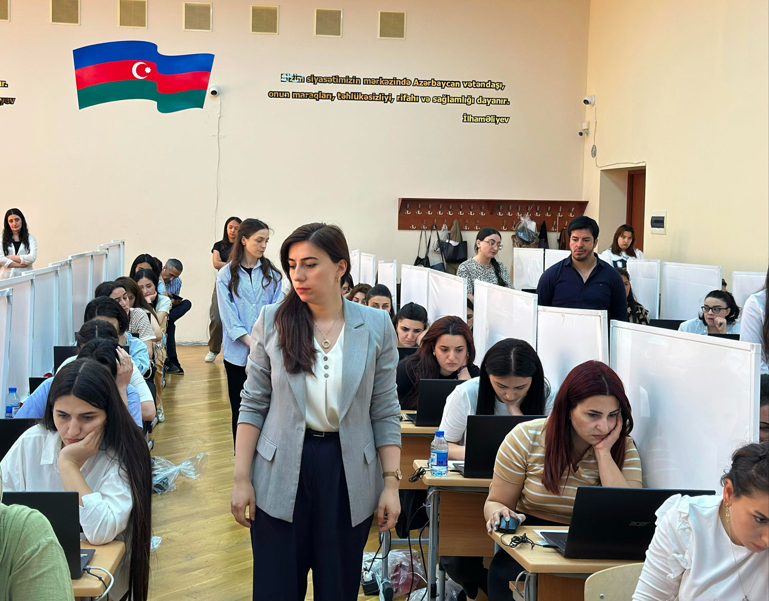 İşə qəbul müsabiqəsinin test imtahanı keçirilir