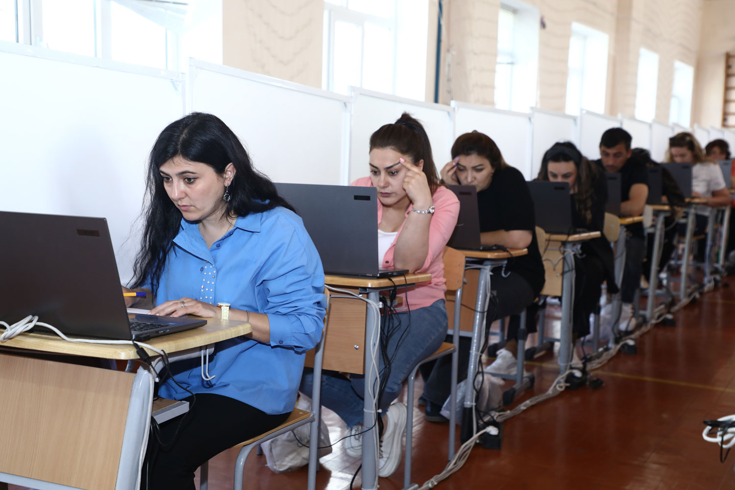 İşə qəbul müsabiqəsinin test imtahanı keçirilir