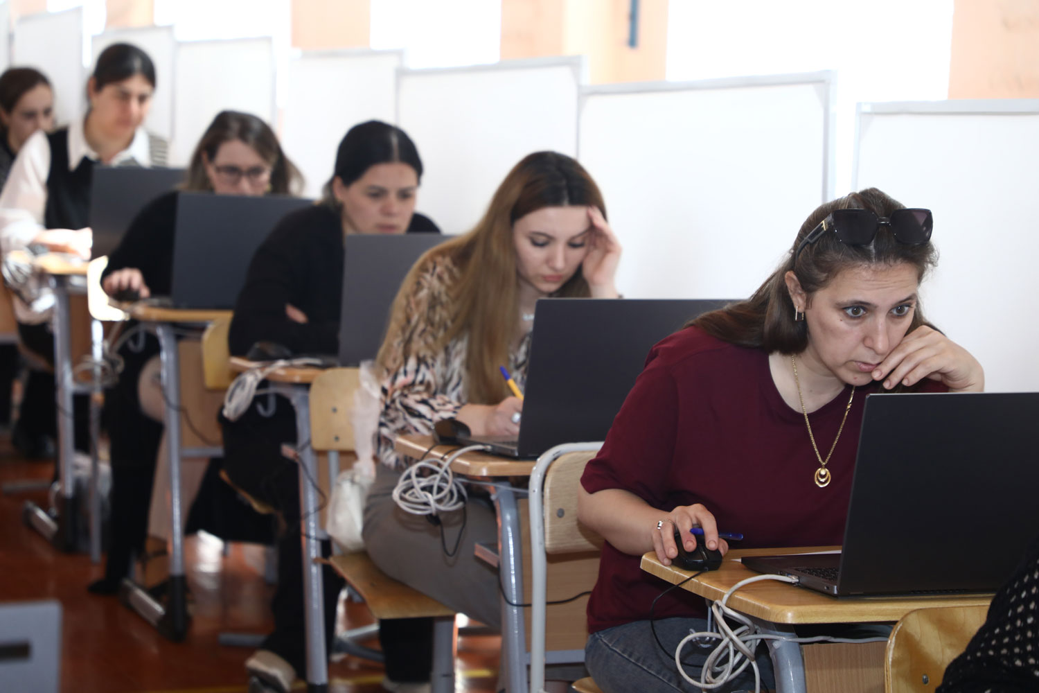 İşə qəbul müsabiqəsinin test imtahanı keçirilir