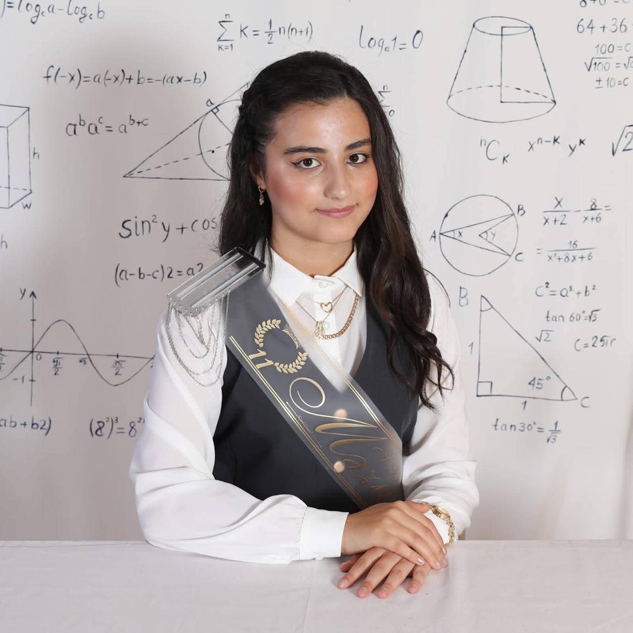 İsmayıllı məktəbinin bir sinfinin 4 şagirdi qızıl nişan alıb