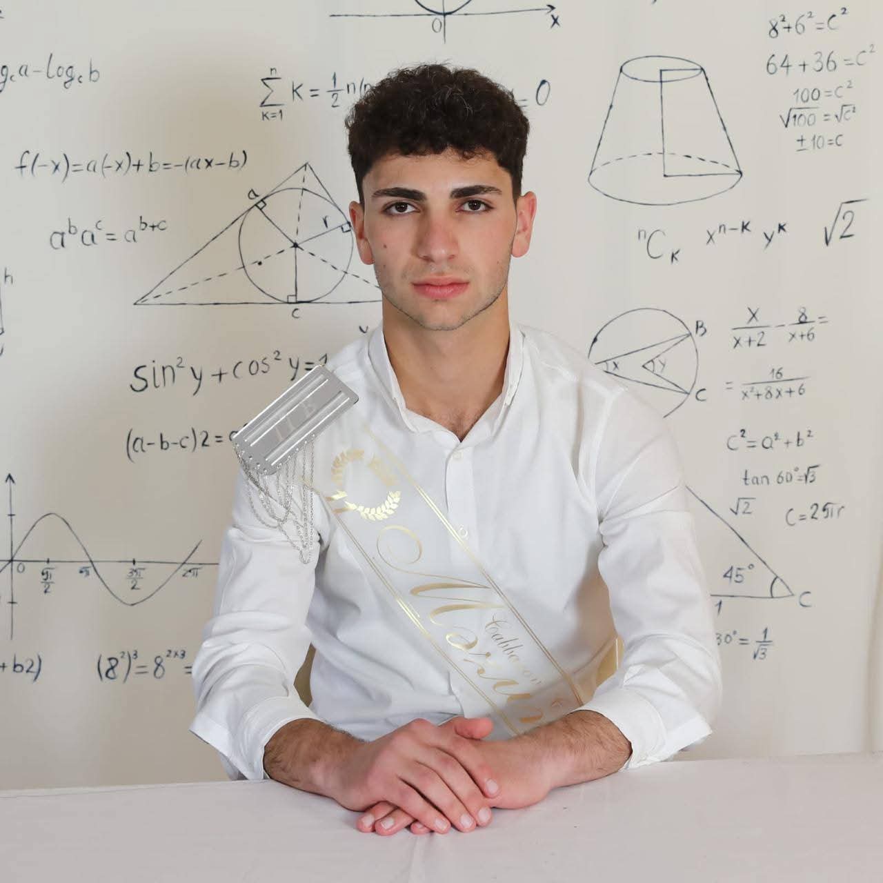 İsmayıllı məktəbinin bir sinfinin 4 şagirdi qızıl nişan alıb