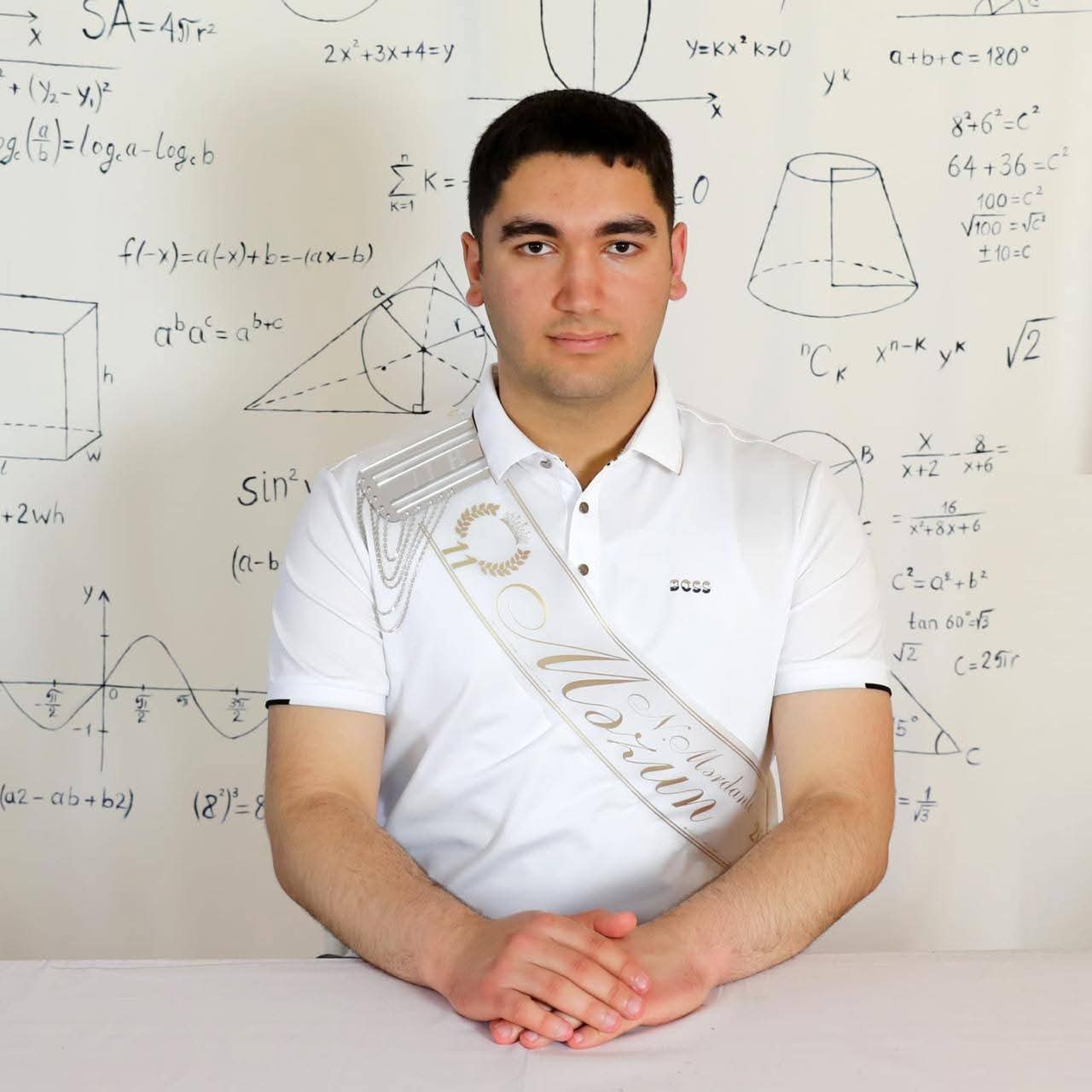 İsmayıllı məktəbinin bir sinfinin 4 şagirdi qızıl nişan alıb