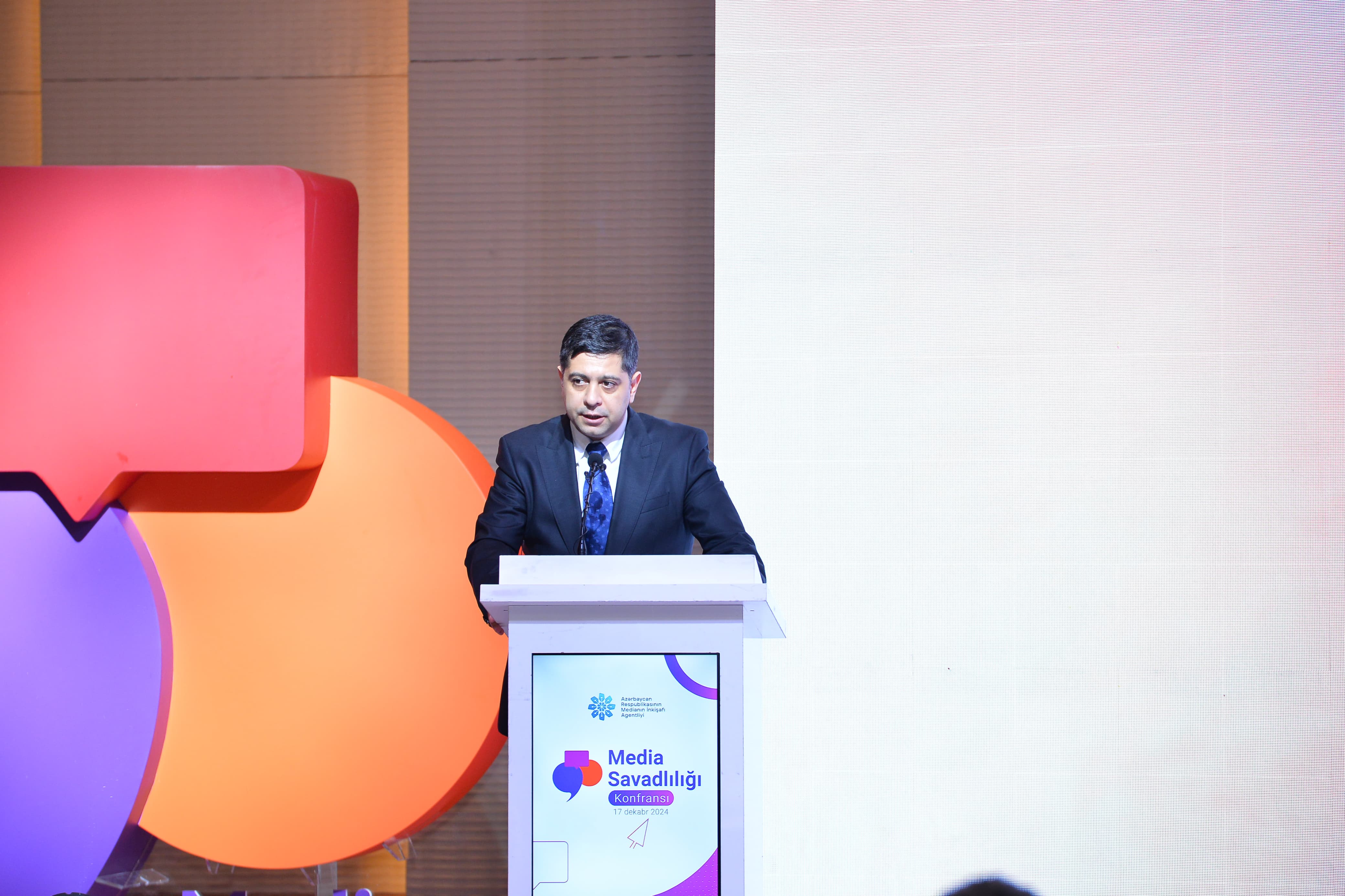 İsmət Səttarov: Media savadlılığının təhsil proqramlarına daxil edilməsi zərurətə çevrilib 