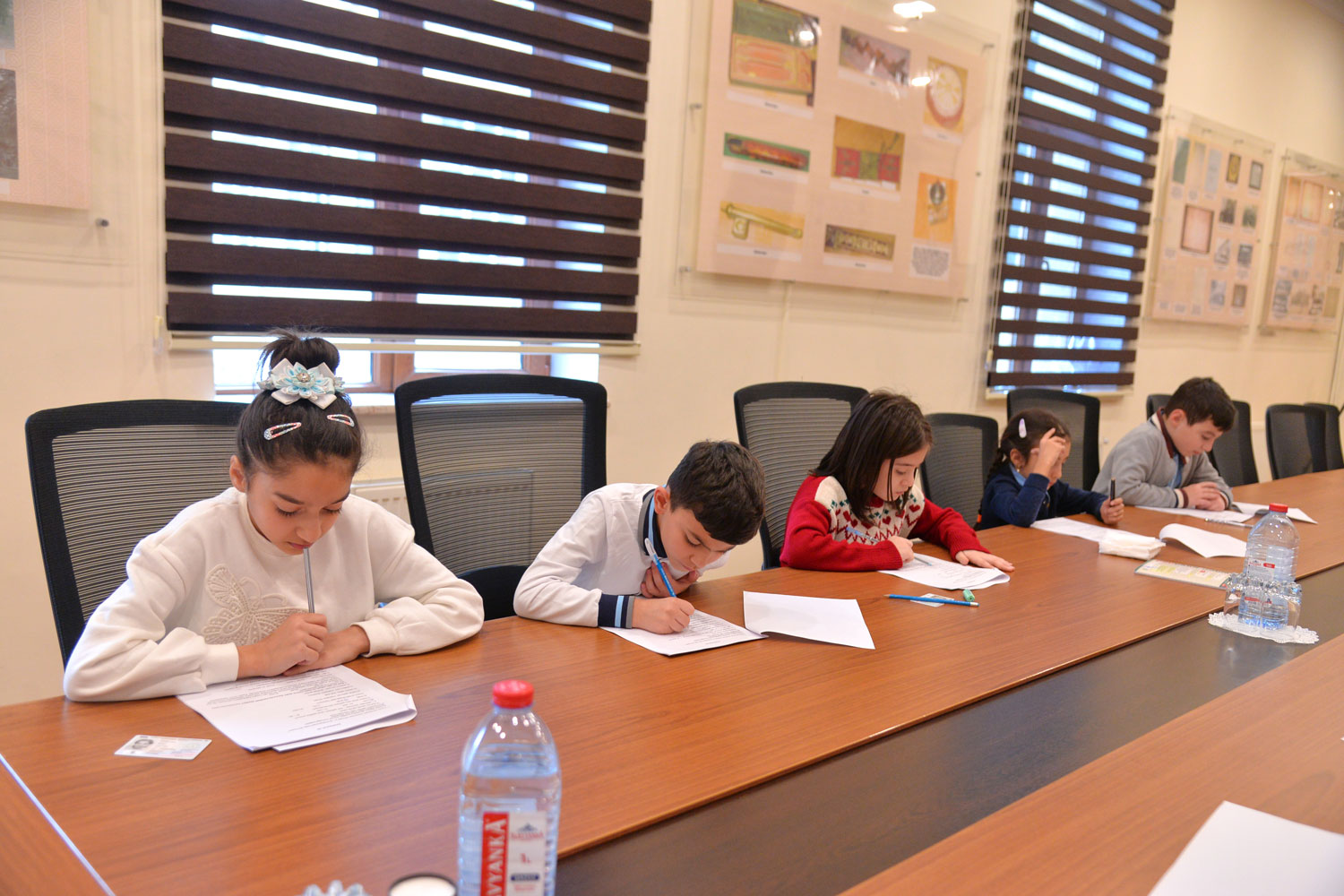 İstedadlı şagirdlər imtahan verib 