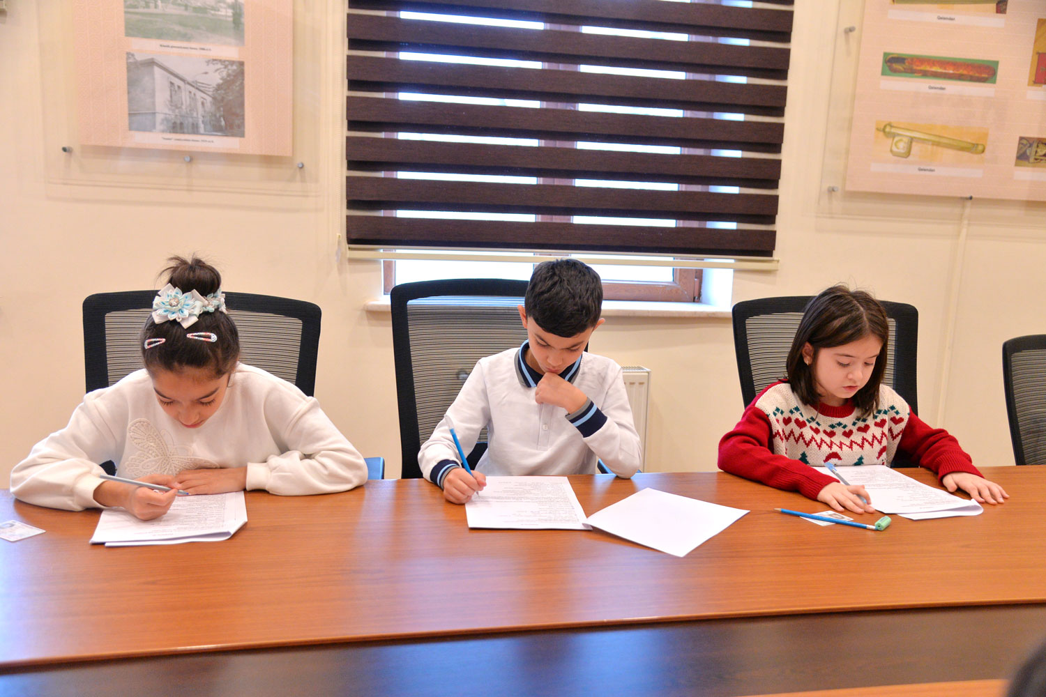 İstedadlı şagirdlər imtahan verib