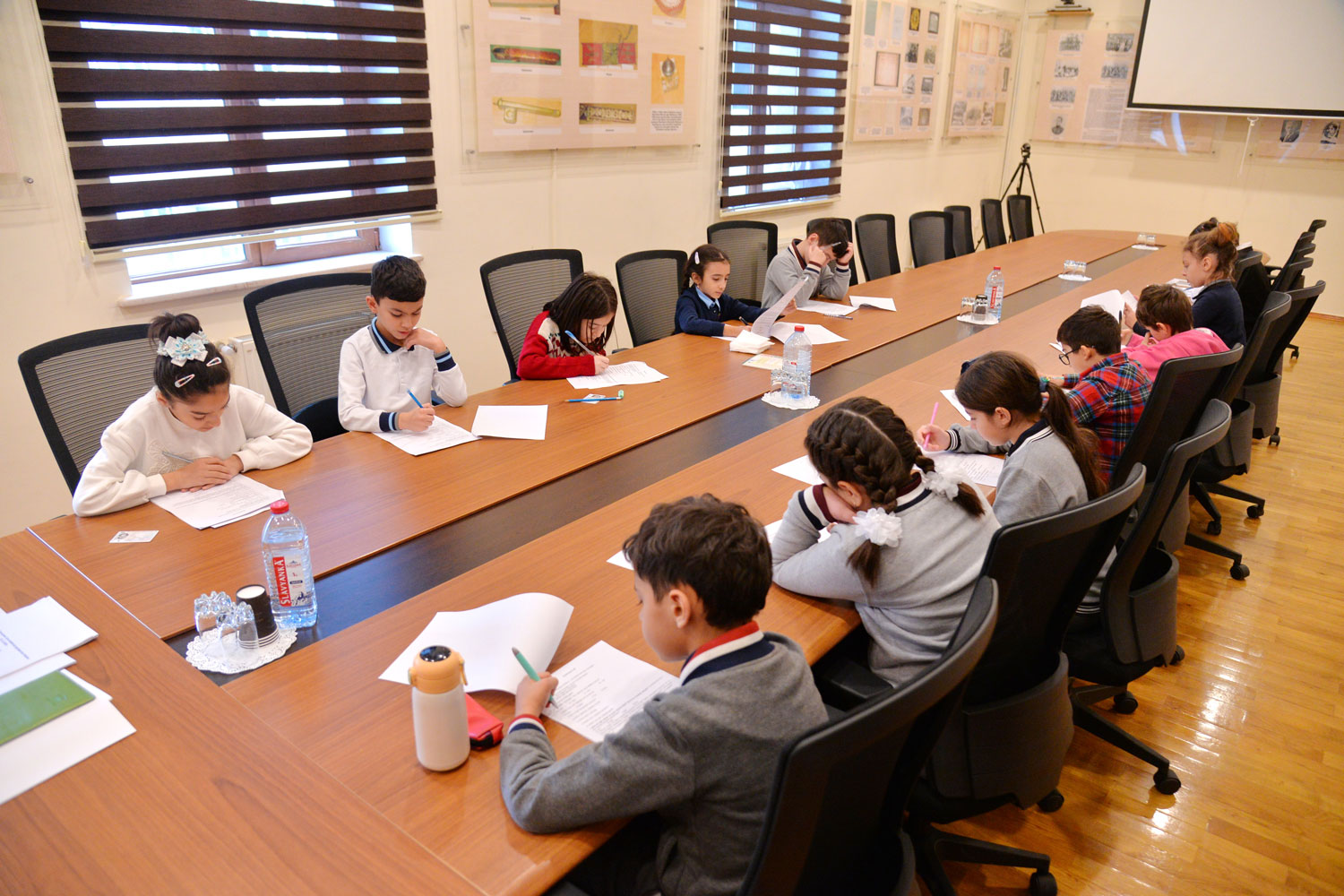 İstedadlı şagirdlər imtahan verib