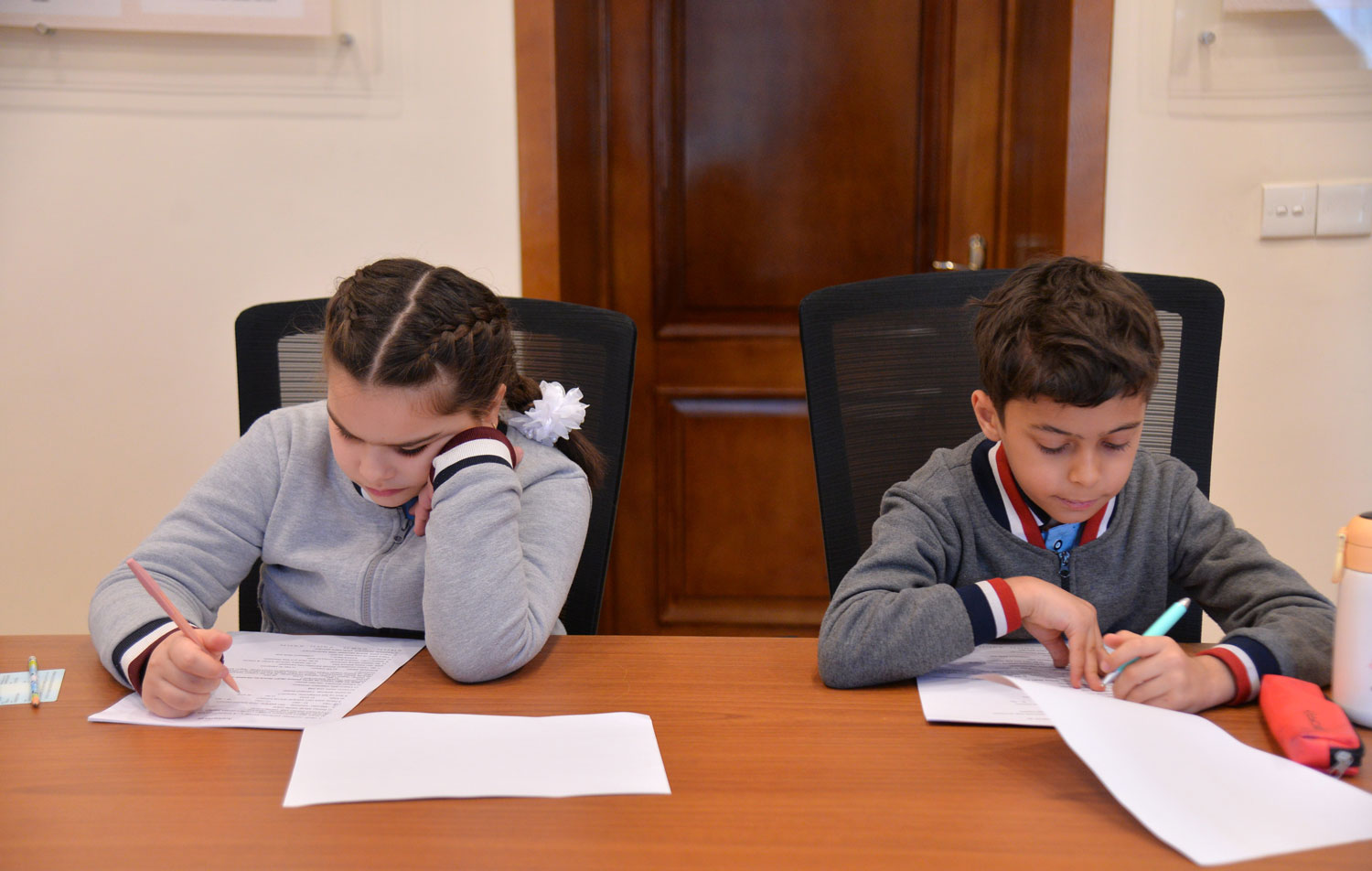 İstedadlı şagirdlər imtahan verib