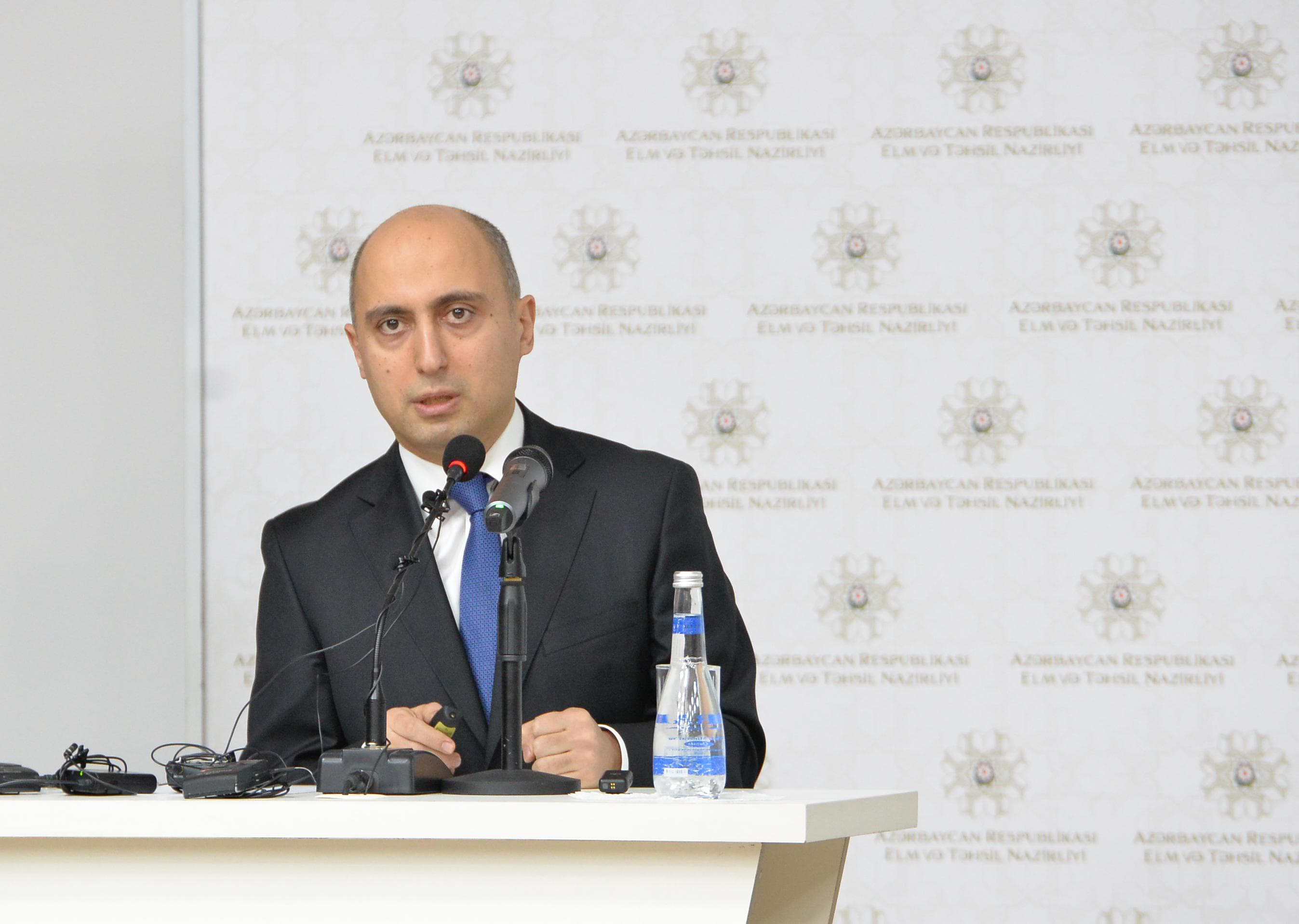 İstəmirəm “müəllim” sözünü yaza bilməyənlər uşaqlara dərs desinlər - Nazir 