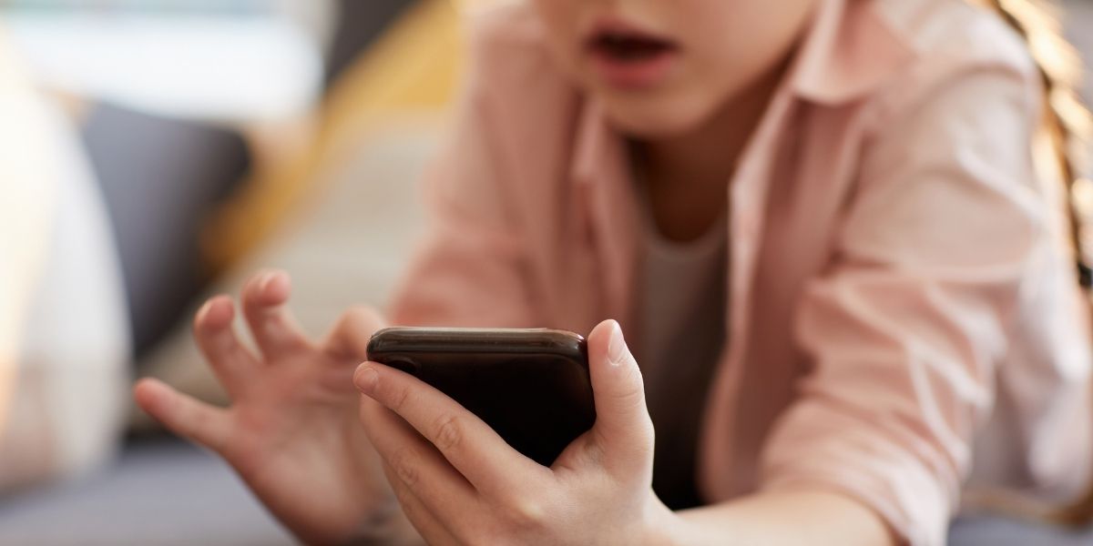 İsveç məktəblərində smartfonlardan istifadə qadağan ediləcək 