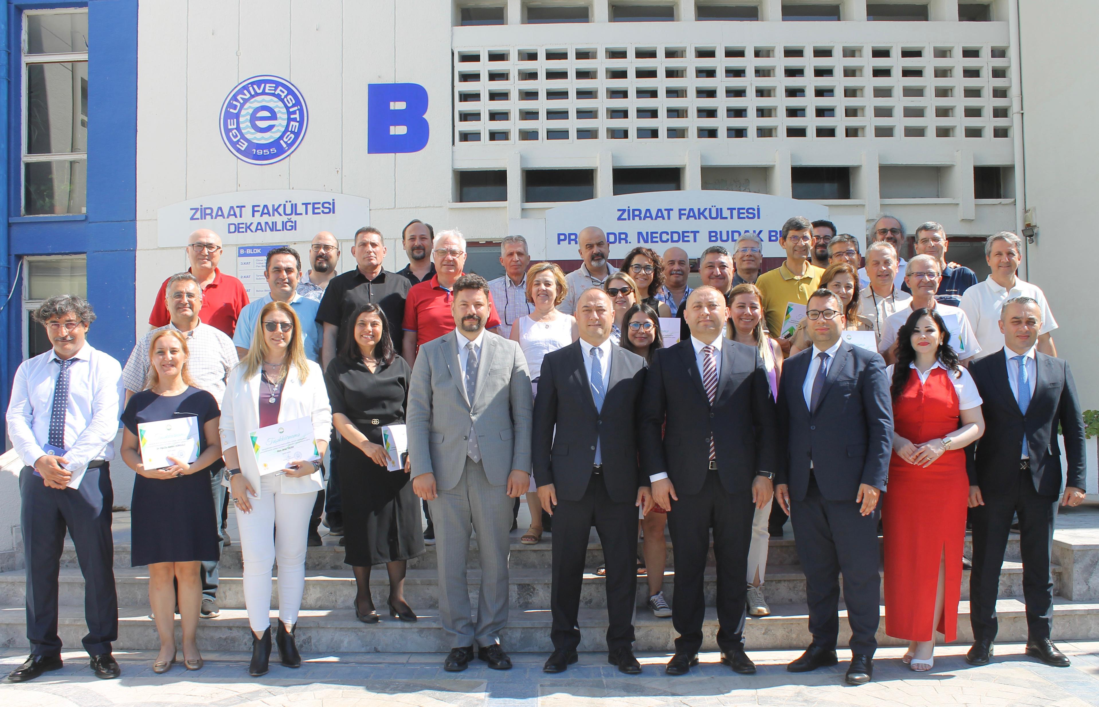 İzmirdə ikili diplom proqramının akademik heyəti və məzun tələbələrlə görüş keçirilib 