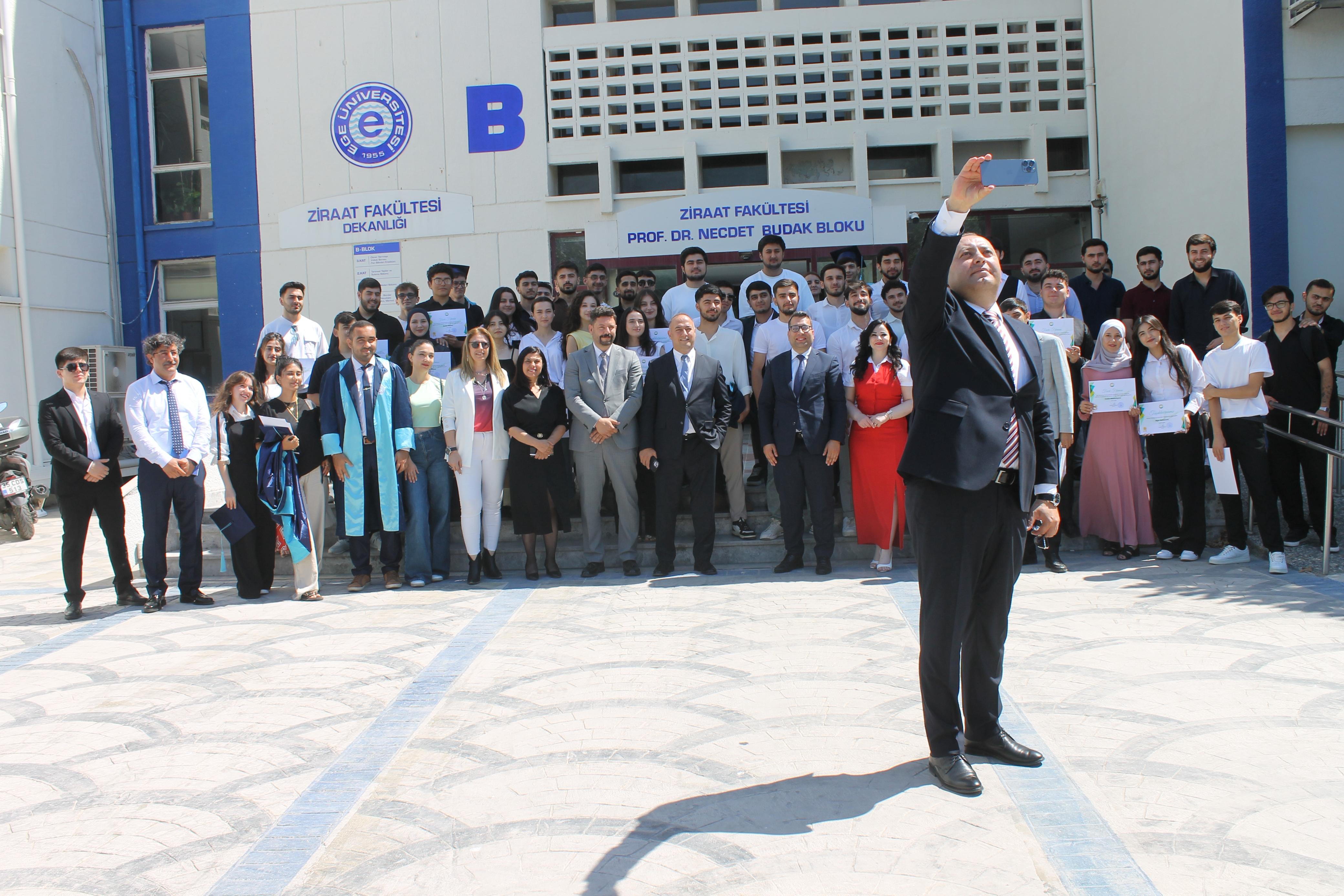 İzmirdə ikili diplom proqramının akademik heyəti və məzun tələbələrlə görüş keçirilib