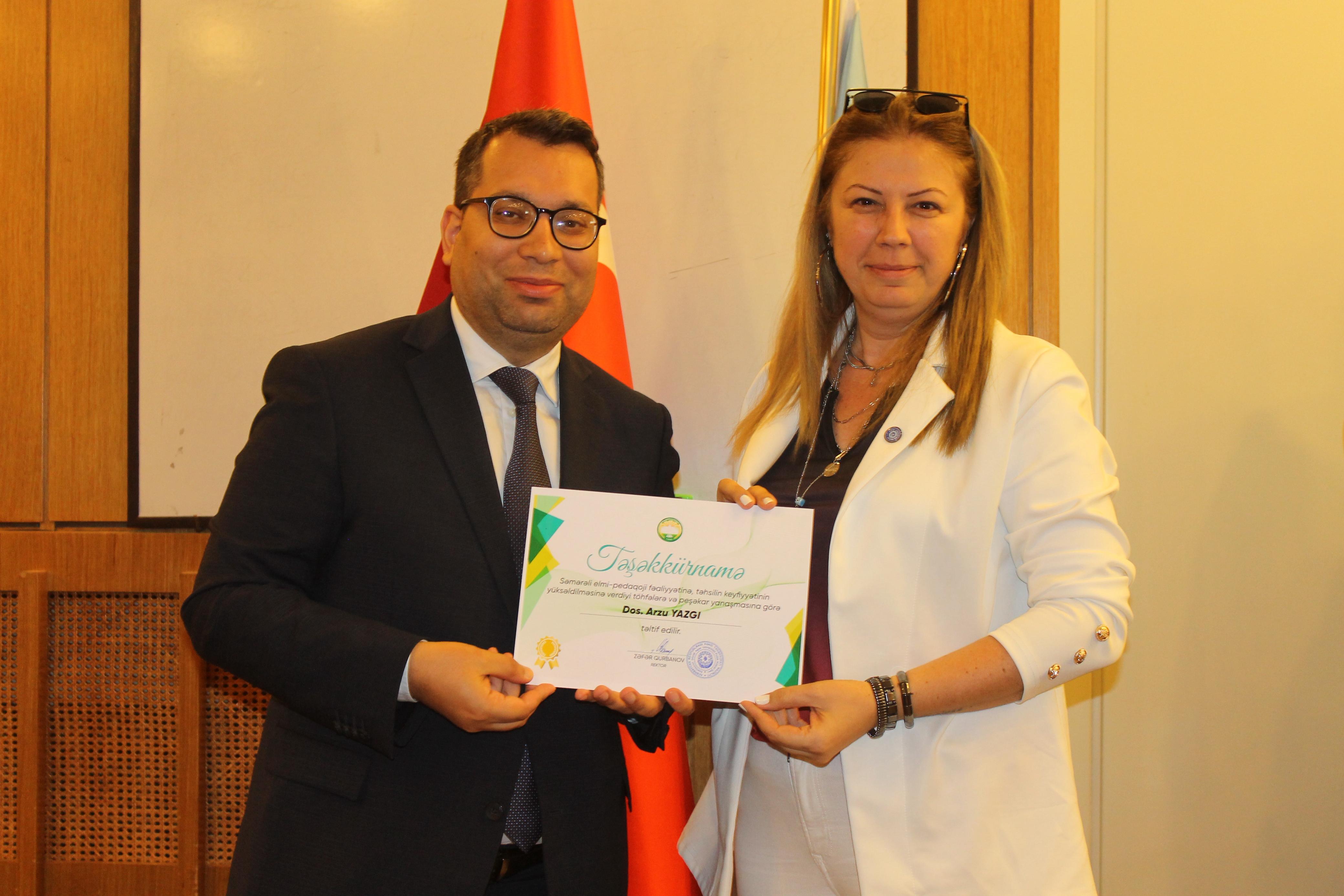 İzmirdə ikili diplom proqramının akademik heyəti və məzun tələbələrlə görüş keçirilib